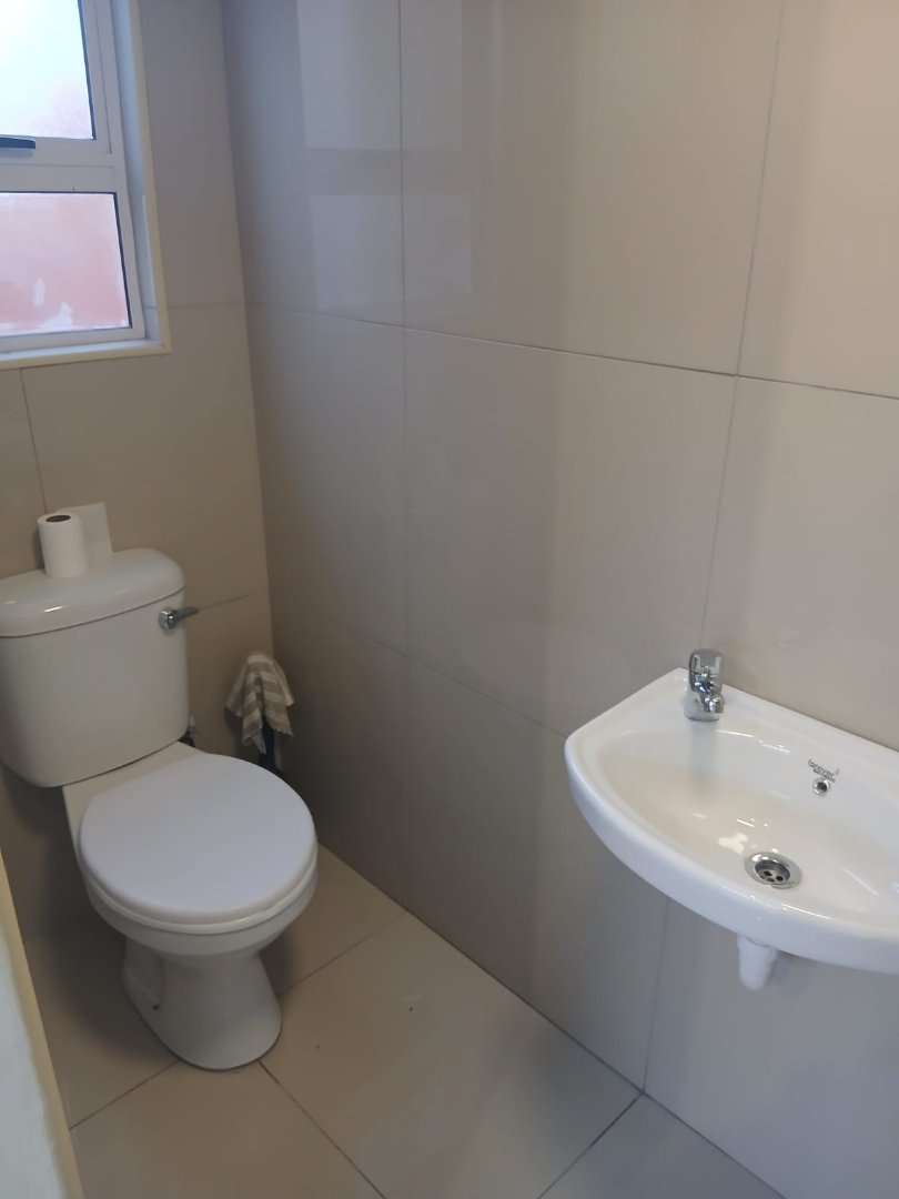 To Let 1 Bedroom Property for Rent in Rondevlei Park Western Cape